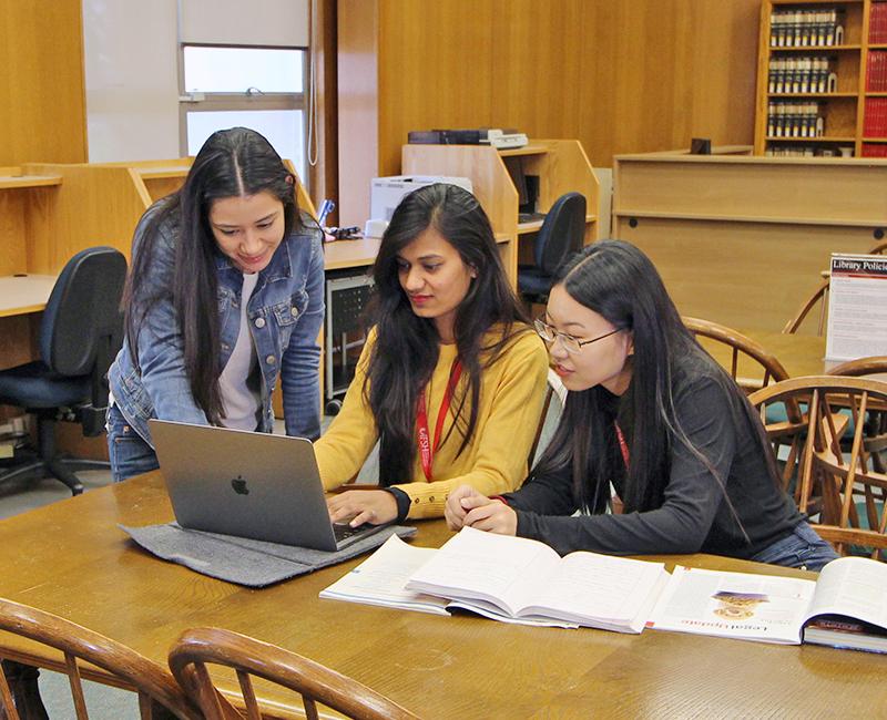 Students inside the IFSH library